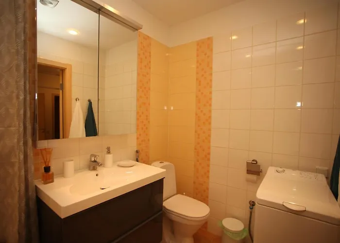 Cozy Kaivas, Free Parking, Self Check-in Apartment Riga